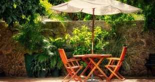 How to Create a Simple Seating Area in a Small Backyard